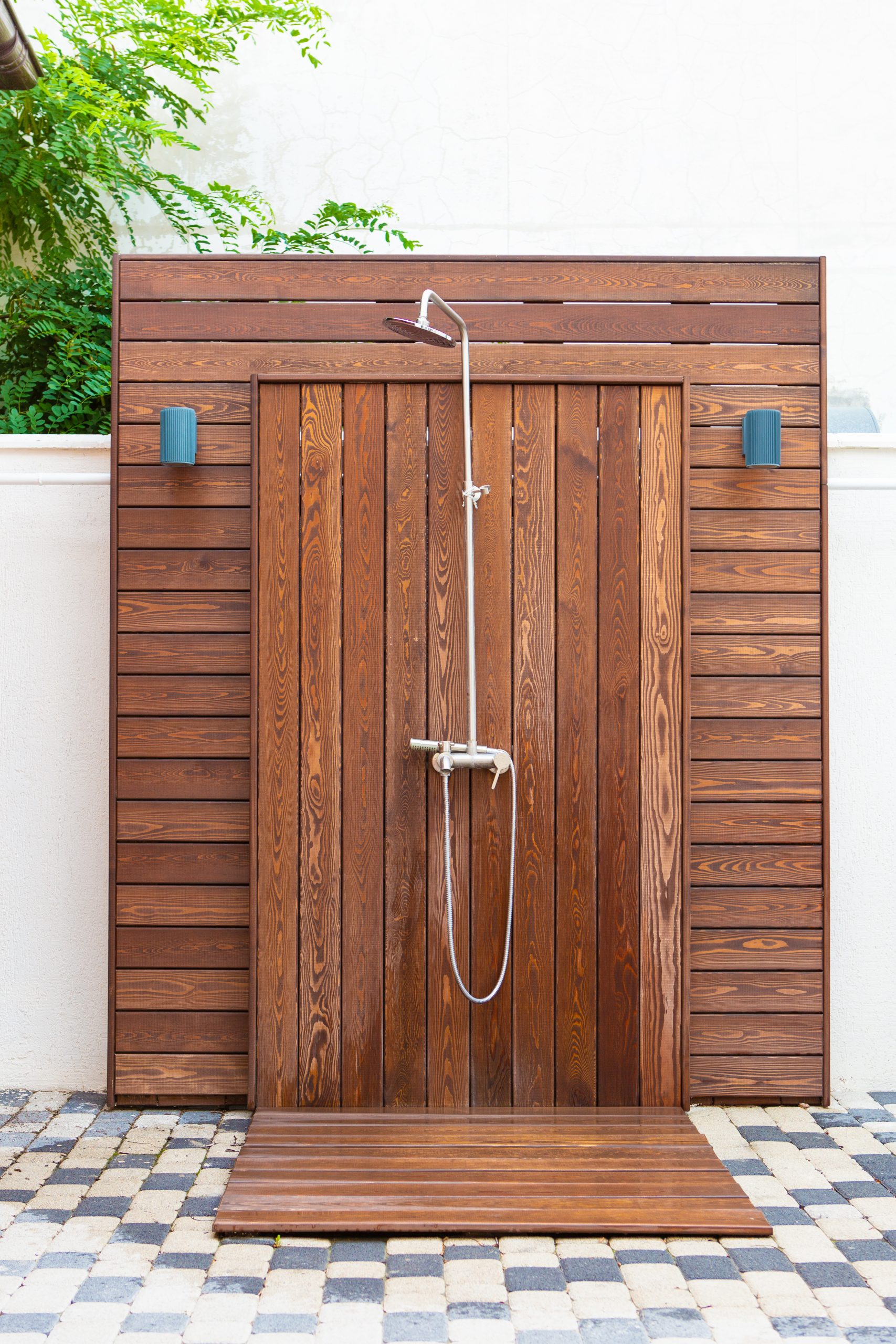 Building an Outdoor Shower: A Definitive DIY Guide
